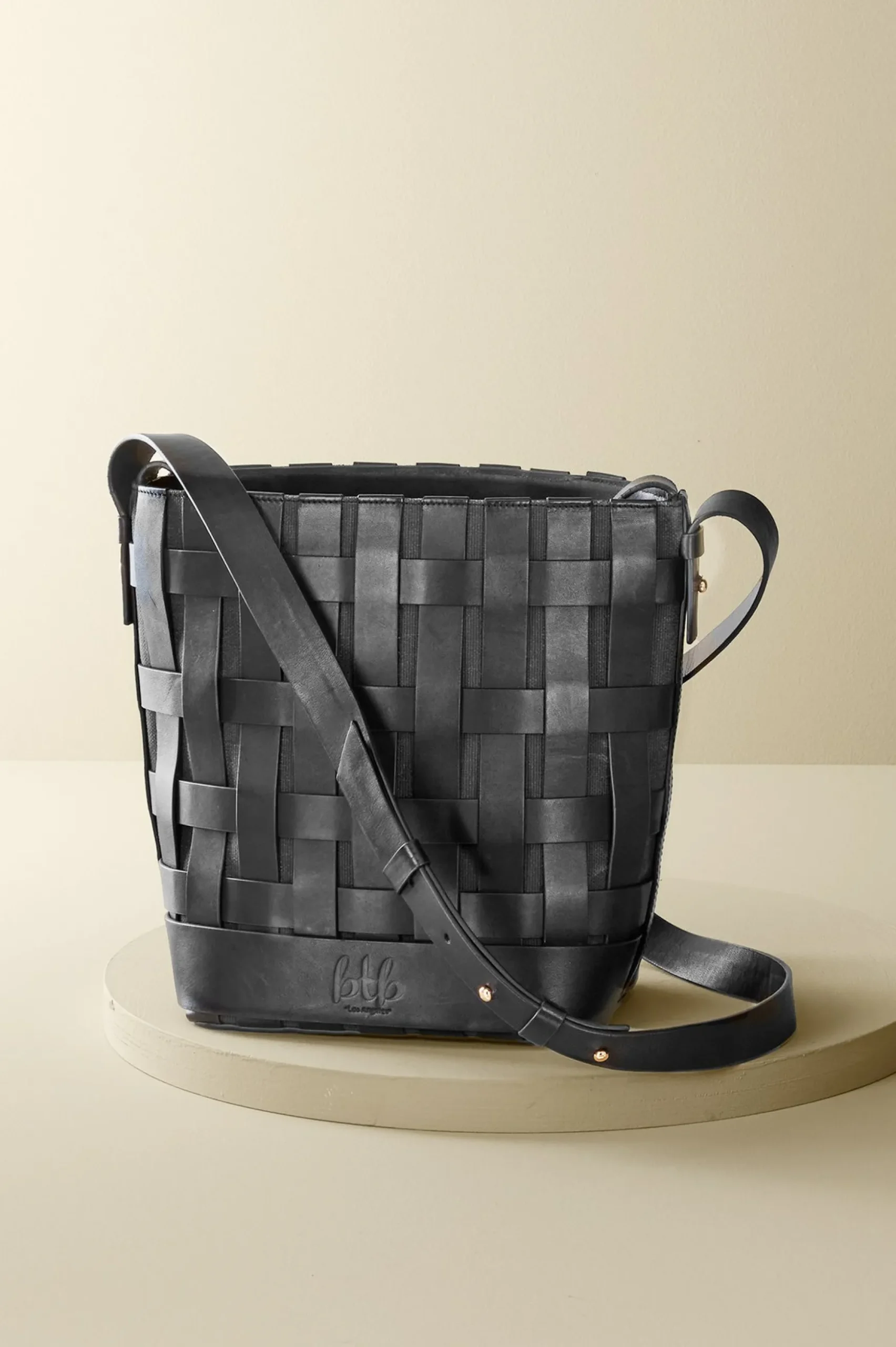 Ampari Leather Shoulder Bag