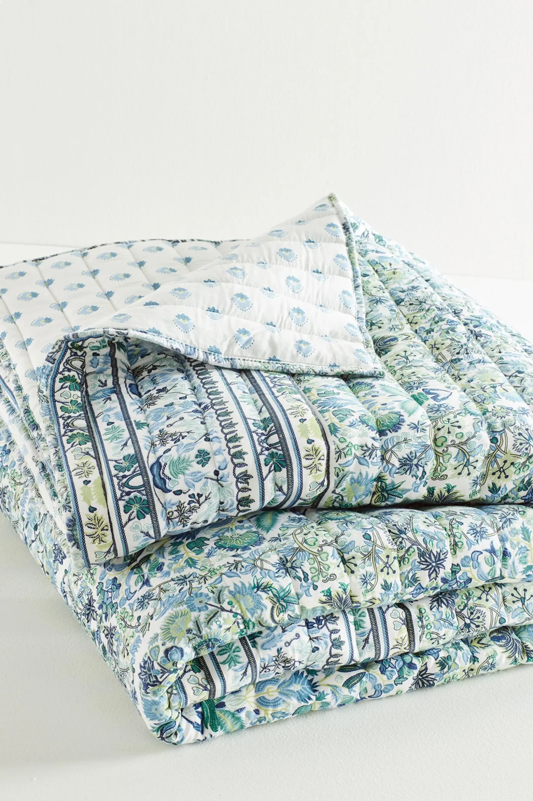 Margo Iris Reversible Printed Quilt