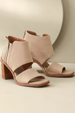 Sofft Sinclair Cutout Sandal